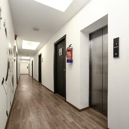 Collection O Townhouse 069 Hotel คูร์เคาน์ ภายนอก รูปภาพ