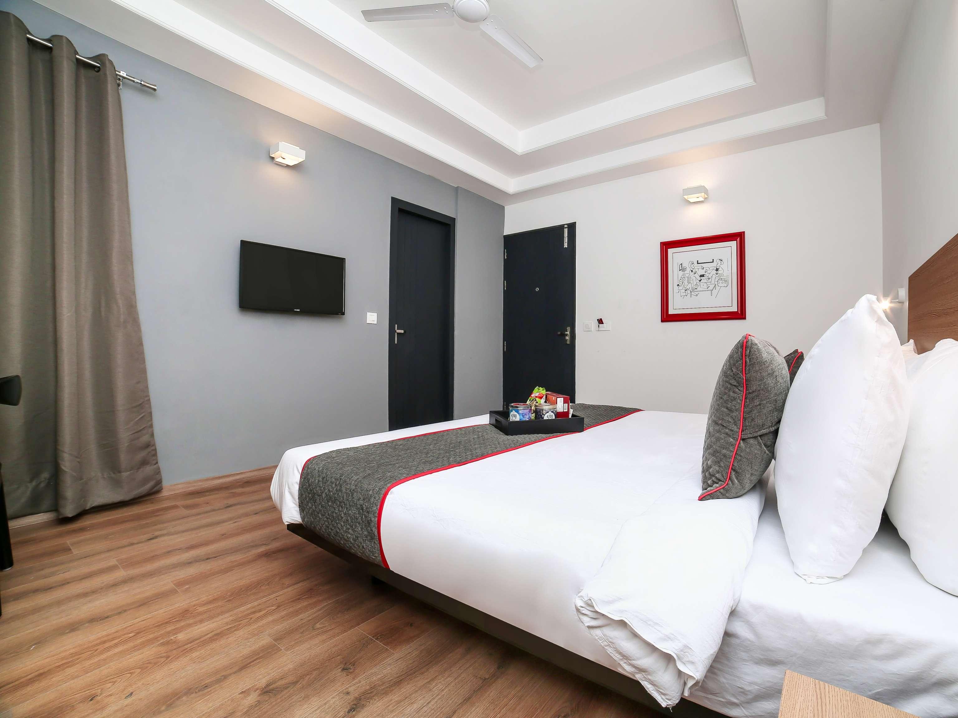 Collection O Townhouse 069 Hotel คูร์เคาน์ ภายนอก รูปภาพ
