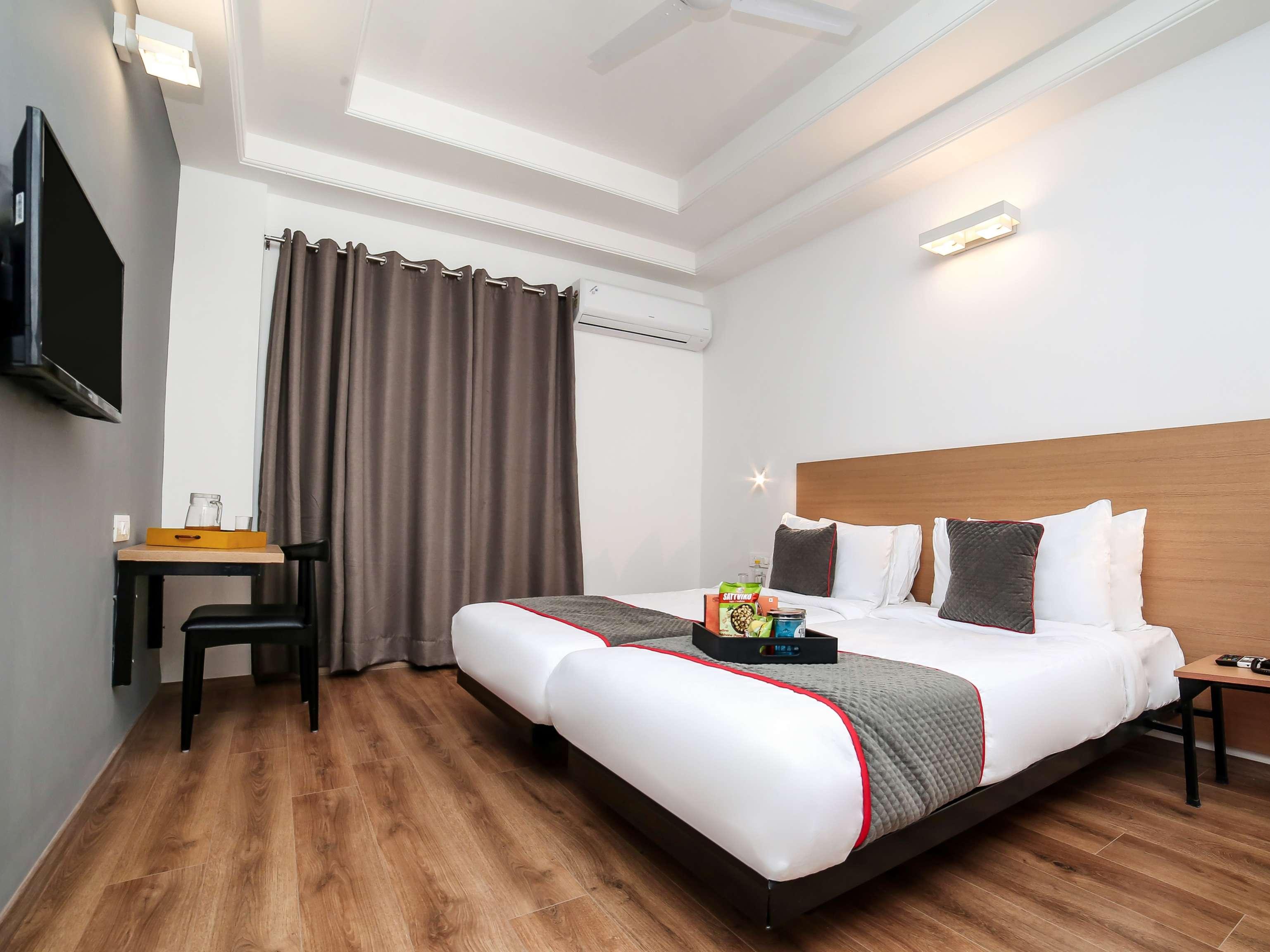 Collection O Townhouse 069 Hotel คูร์เคาน์ ภายนอก รูปภาพ