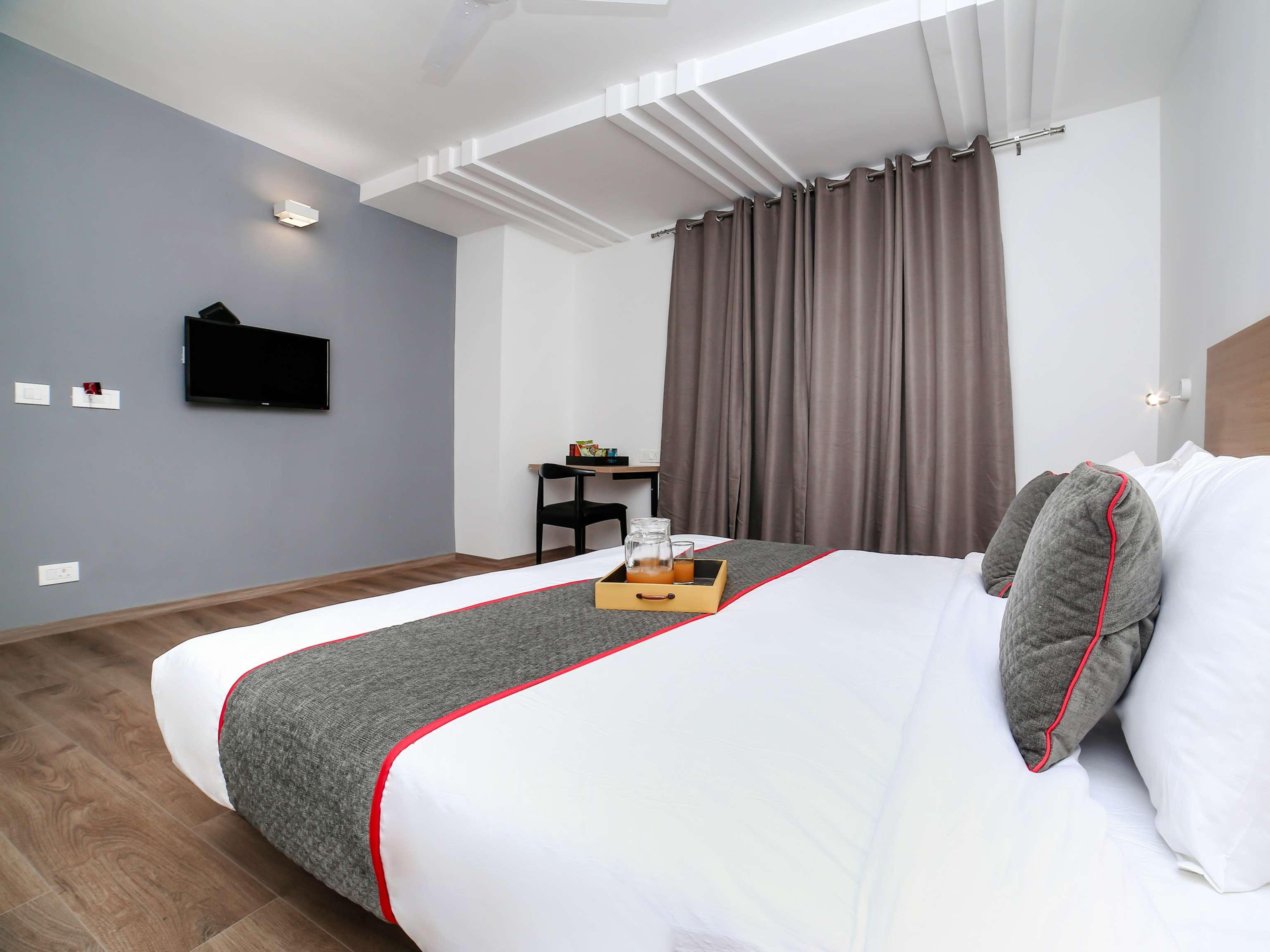 Collection O Townhouse 069 Hotel คูร์เคาน์ ภายนอก รูปภาพ