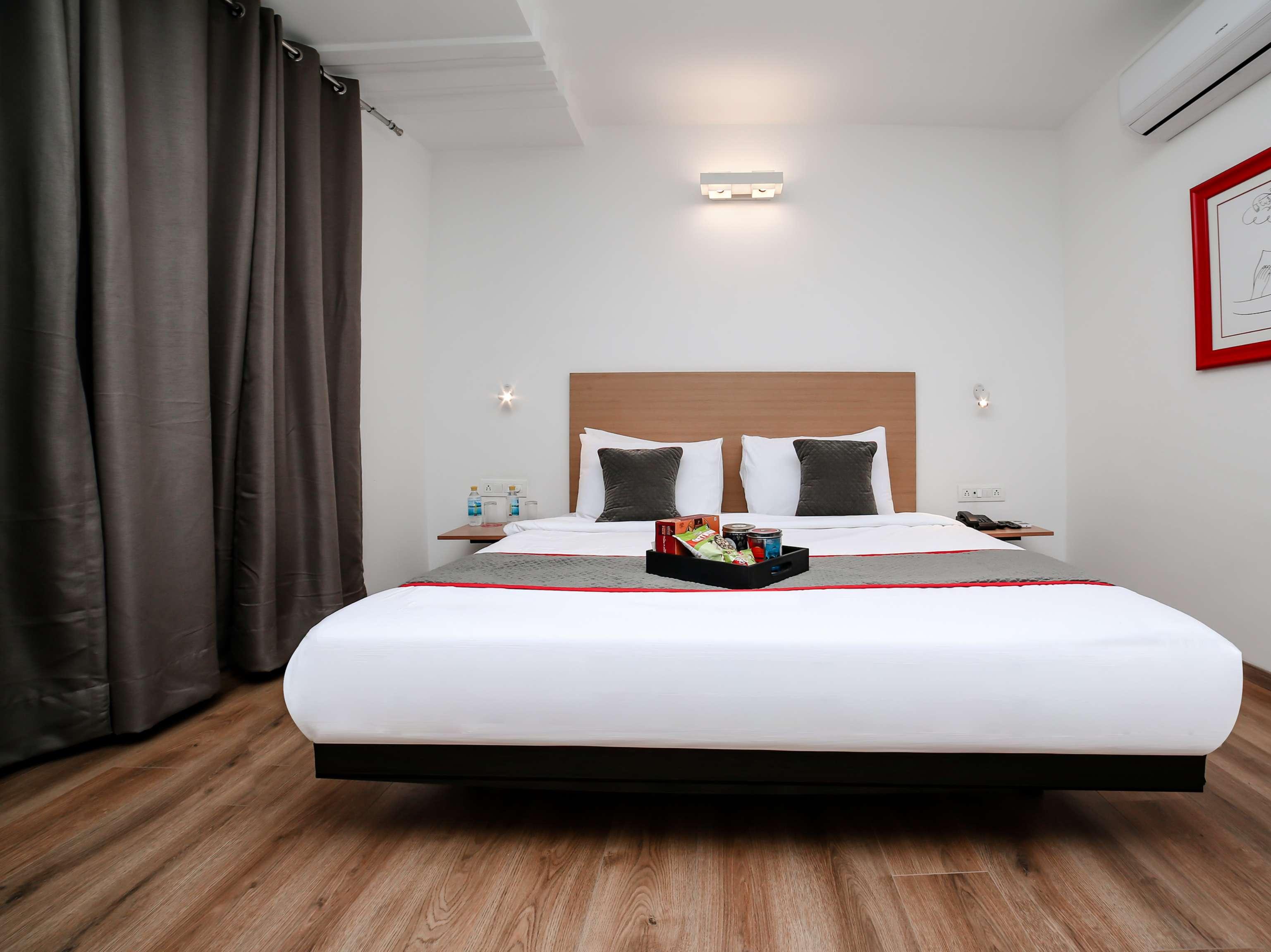 Collection O Townhouse 069 Hotel คูร์เคาน์ ภายนอก รูปภาพ