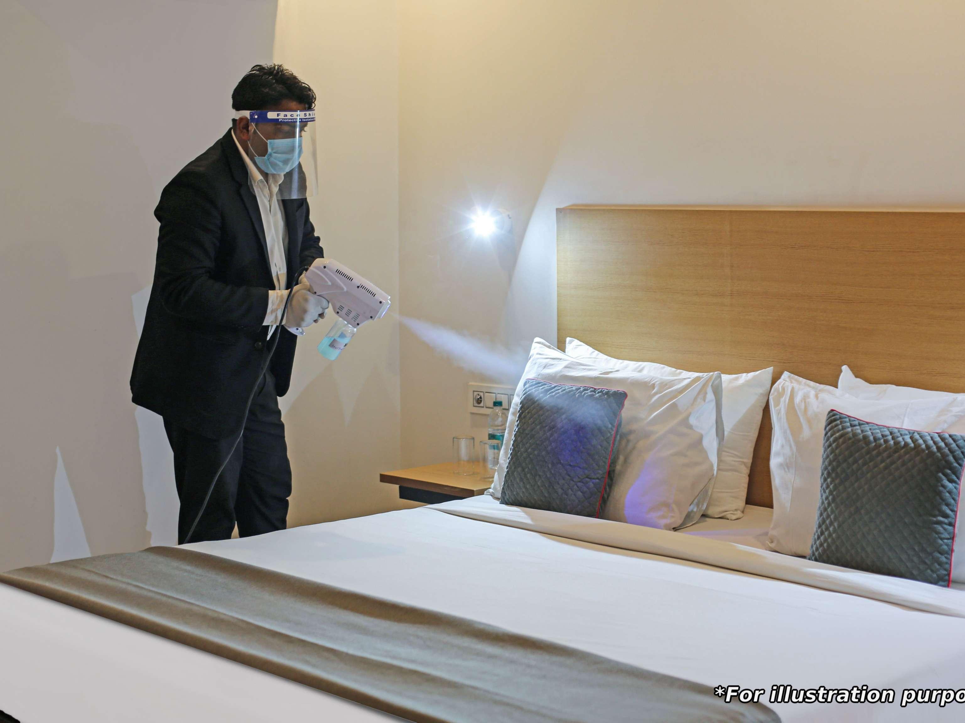 Collection O Townhouse 069 Hotel คูร์เคาน์ ภายนอก รูปภาพ