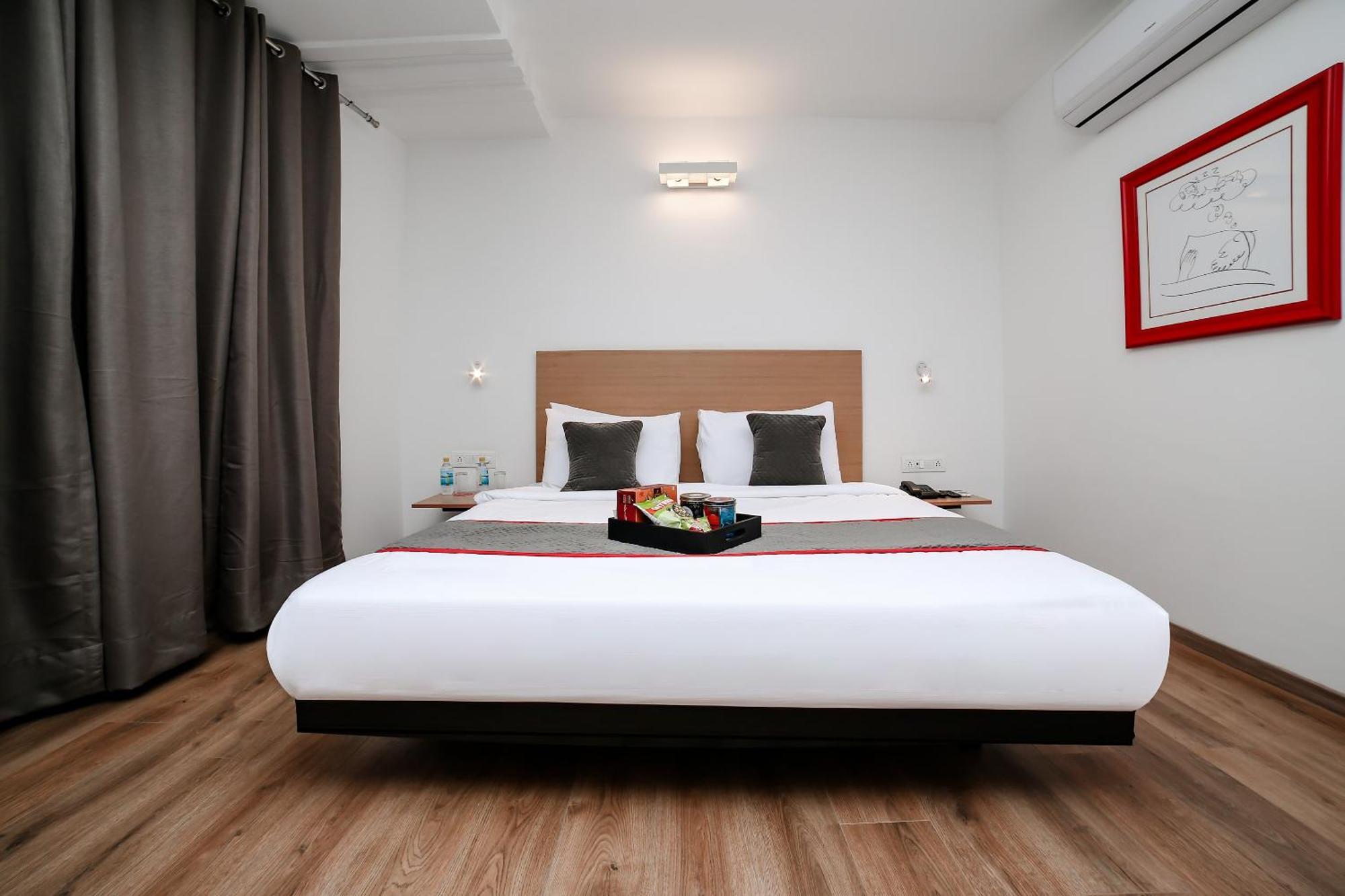Collection O Townhouse 069 Hotel คูร์เคาน์ ภายนอก รูปภาพ