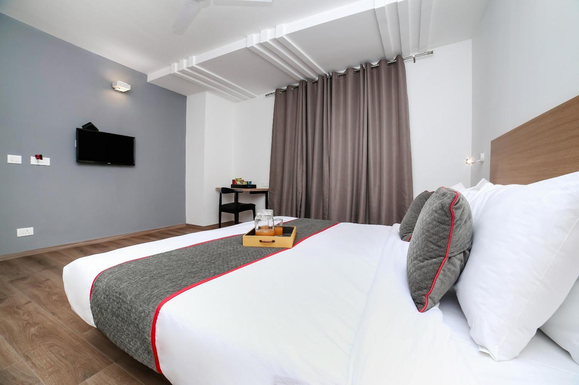 Collection O Townhouse 069 Hotel คูร์เคาน์ ภายนอก รูปภาพ