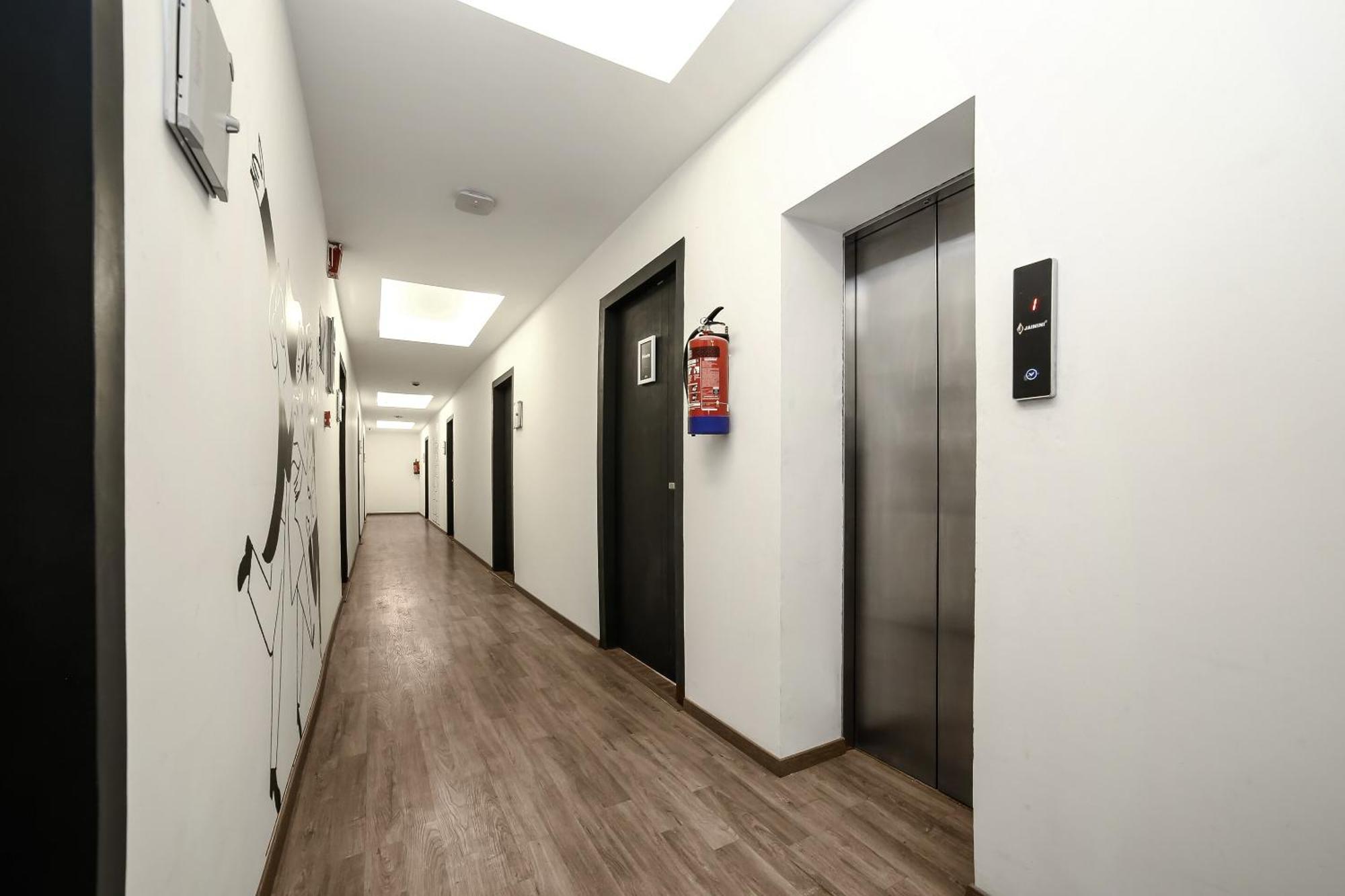Collection O Townhouse 069 Hotel คูร์เคาน์ ภายนอก รูปภาพ