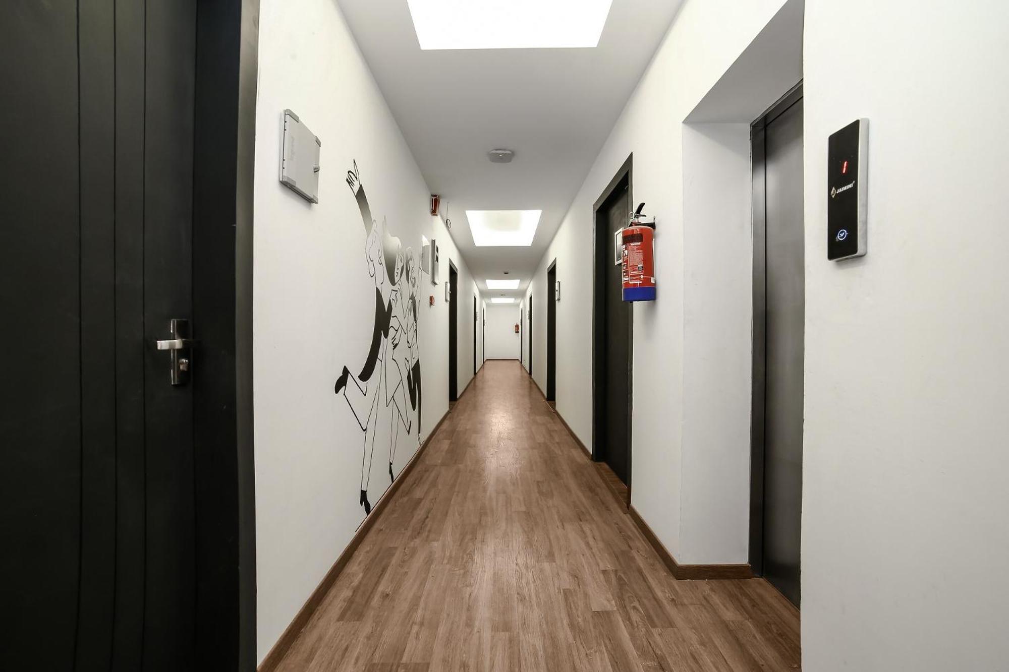 Collection O Townhouse 069 Hotel คูร์เคาน์ ภายนอก รูปภาพ