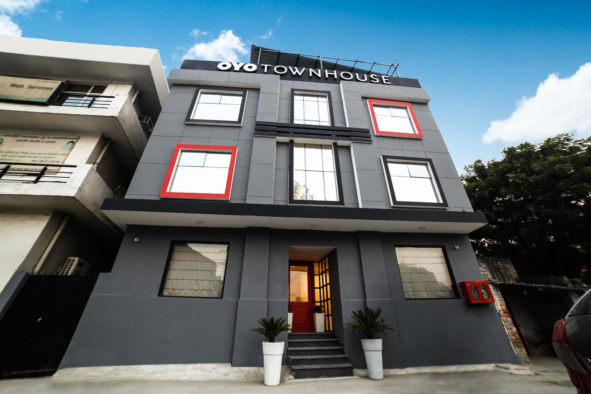 Collection O Townhouse 069 Hotel คูร์เคาน์ ภายนอก รูปภาพ
