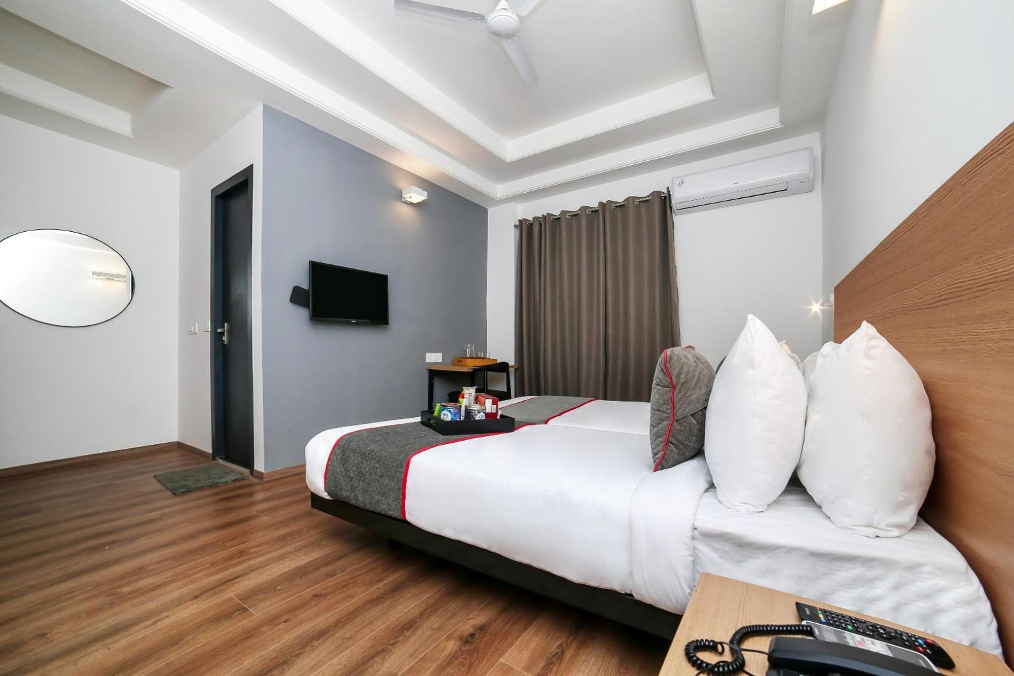 Collection O Townhouse 069 Hotel คูร์เคาน์ ภายนอก รูปภาพ