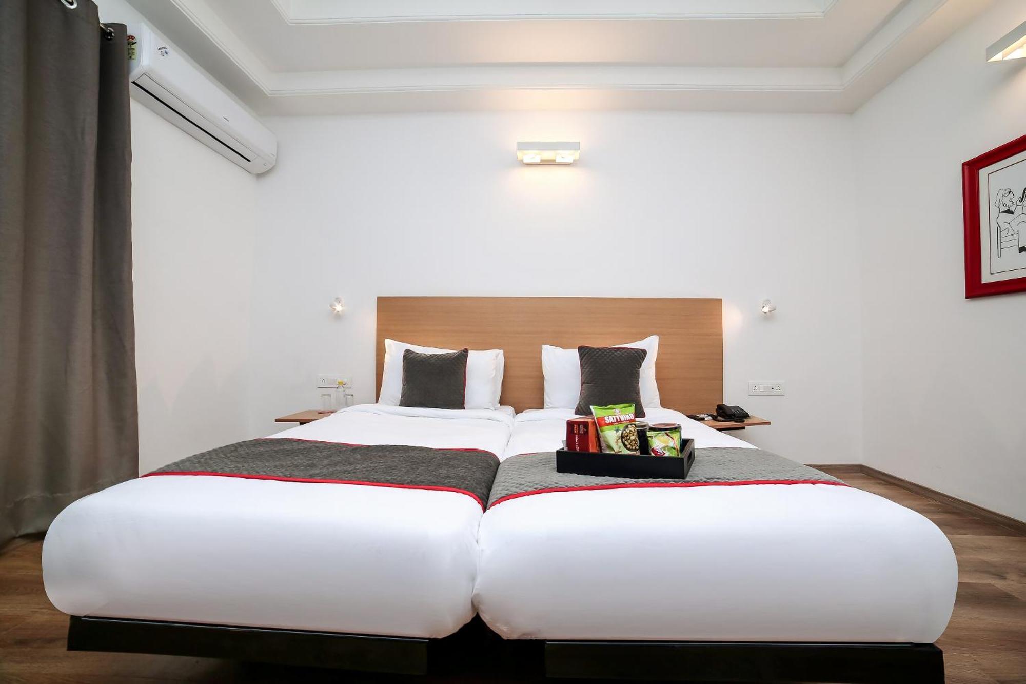 Collection O Townhouse 069 Hotel คูร์เคาน์ ภายนอก รูปภาพ